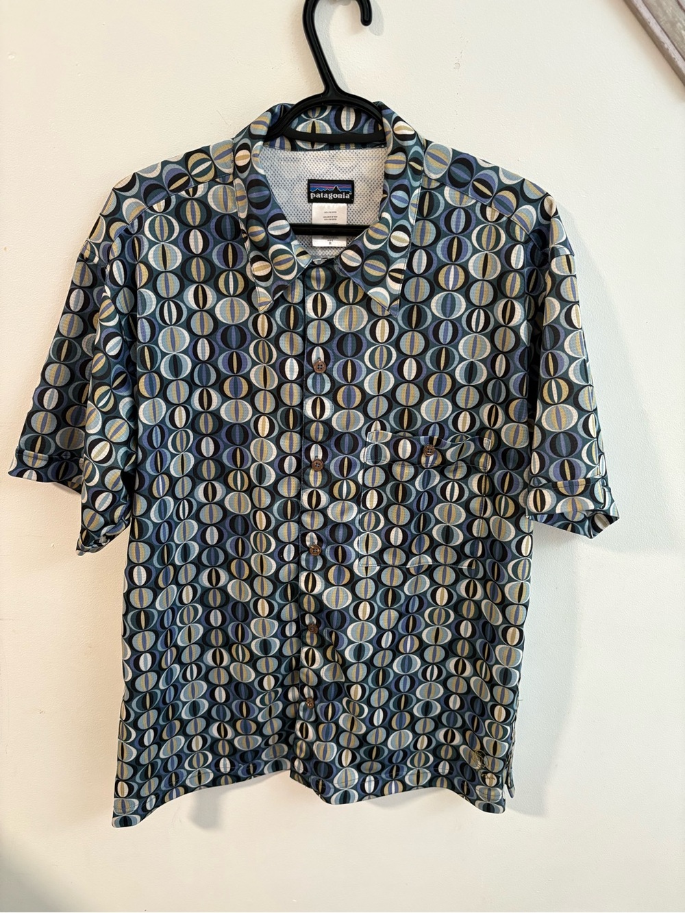Patagonia Men’s Short-Sleeve Geometric Print Shirt medium
